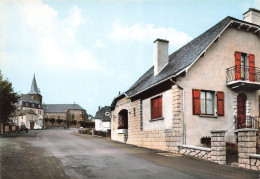 Paulhac * Rue , Le Centre Du Bourg Et La Nouvelle Poste * Ptt - Autres & Non Classés