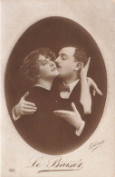 COUPLES - Le Baiser - Couple Qui S'embrasse - Carte Postale Ancienne - Paare