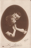 COUPLES - Le Baiser - Couple Qui S'embrasse - Carte Postale Ancienne - Couples