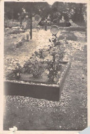 PHOTO SNAPSHOT TOMBE CIMETIERE EMILE PAREIL JEANNE FIQUET BOOS 76 NORMANDIE 8 X 12 CM - Alben & Sammlungen