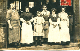 13378     LES  HALLES - COMMERCANTS GROS PLANS  RARE SUPERBE CARTE PHOTO à Situer - Circulée En 1909 - Hallen