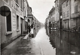 Macon    Inondations 1955 - Rue De Lyon - Garage Essence Mobiloil  - Combier Imp - Inondations