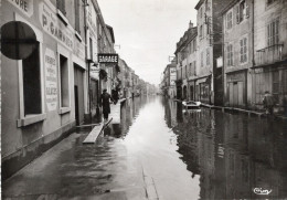 Macon    Inondations 1955 - Rue De Lyon - Garage Essence Mobiloil  - Combier Imp - Floods
