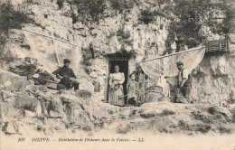 Dieppe * Habitations De Pêcheurs Dans La Falaise * Troglodytes * Types - Dieppe