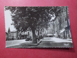 Carte Postale - CPSM - TULLINS (38) - Place Du Marché (4913) - Tullins