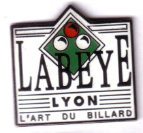 C153 Pin's BILLARD LABEYE L'ART DU BILLARD LYON Superbe Qualité EGF Achat Immédiat Immédiat - Billard