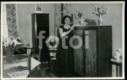 1953 ORIGINAL AMATEUR PHOTO FOTO WOMAN HOUSE MACAU MACAO CHINA - Macau