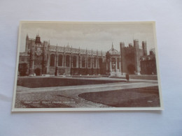 FRONT COURT TRINITY COLLEGE  CAMBRIDGE ( ENGLAND ANGLETERRE )  ANIMEES - Cambridge