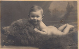 Baby On Big Bear Skin Real Photo Postcard Ours Ca.1925 - Ours