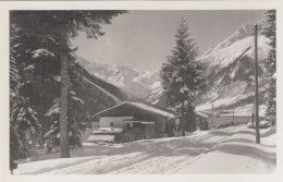 D8497) Im Gschnitztal Bei STEINACH Am Brenner - Tirol - Verschneites Haus An Straße ALT !! - Steinach Am Brenner