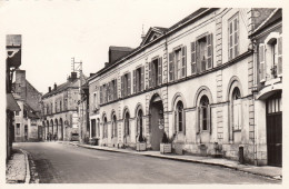 Loué.  Rue De La Libération " Hôtel Ricordeau " - Loue