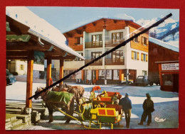 Delcampe - CPM - La Clusaz (74. Hte-Savoie) - Sports D'hiver - Les Traineaux,, Place De L'église - La Clusaz