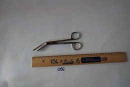 C235 Instruments De Docteur - Sciences Médicales - Chirurgie - Antic - Medical & Dental Equipment