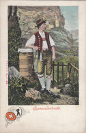 D8576) APPENZELL - Trachtenkarte - Appenzellertracht - MANN Mit Lederhose U. Pfeife - Kirche Im Hintergrund Litho Alt - Appenzell