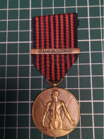 MEDAILLE DU VOLONTAIRE DE GUERRE COMBATTANT, BARRETTE PUGNATOR BELGIQUE 1940.1945 - Bélgica