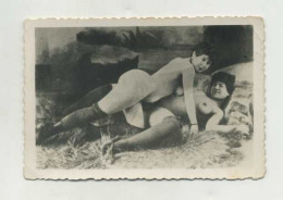 LESBIAN - NU FEMININ - EROTIQUE - SEXY - VINTAGE - LADY - FRAU - FEMME NUE - COUPLE - NUDE  (2 Scans) - Unclassified