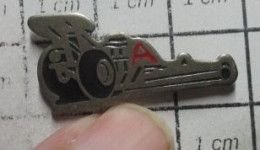 712E Pin's Pins / Beau Et Rare / SPORTS : AUTOMOBILE ESPECE DE DRAGSTER LETTRE A ROUGE - Automobilismo - F1