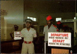 !  Moderne Ansichtskarte Bauerfield Airport, International Airport Port Vila, Flughafen, Vanuatu, Zoll, Douane, Police - Aérodromes