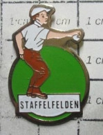 712E Pin's Pins / Beau Et Rare / SPORTS / CLUB PETANQUE ALSACE STAFFELFELDEN - Petanca