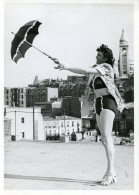 Photo Originale De L Actrice Mona Monick(film Coeur Sur Mer) Posant à Montmartre, Format 13/18 - Personalità