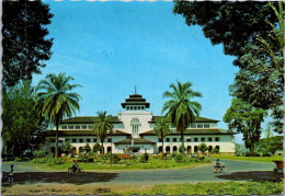 19-11-2023 (2 V 45) Indonesia (posted To Australia 1986) State Building Bandung - Indonésie