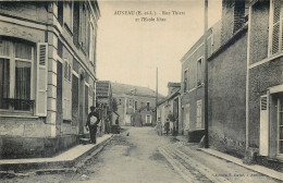 28 - AUNEAU - Rue Thiers Et Ecole Libre - Auneau