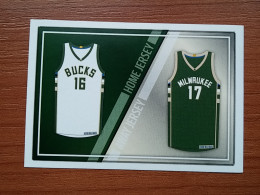 ST 40 - NBA Basketball 2016-2017, Sticker, Autocollant, PANINI, No 128 Home/Away Jerseys Milwaukee Bucks - Libri