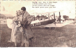 FAISONS TOUS DEUX LE BEAU VOYAGE.... COUPLE DEVANT UN AVION BIPLAN - 1919-1938: Between Wars