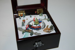 C236 Tourniquet Musical De Noel - Schmuck Und Dekor