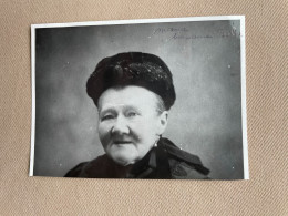 VANHOORENWEDER Maria Ludovica (°SINT-KRUIS 1845 +BRUGGE 1900) (9 X 12 Cm) - Personas