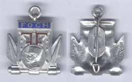 Insigne Du Croiseur Foch - Cet Insigne Aurait été Offert Par Les Croisières Paquet Au 1er équipage Du Croiseur Foch - Navy