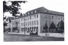 WESTPREUSSEN - ELBING / ELBLAG, Friedrich Wilhelm Platz, Dresdner Bank & Städtische Sparkasse, Nachkriegskarte - Westpreussen