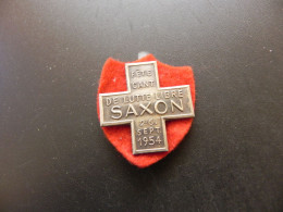 Old Badge Suisse Svizzera Switzerland - Turnkreuz Fête De Lutte Libre Saxon 1954 - Non Classés