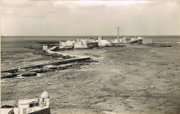 52718. Postal  CADIZ. Vista De La Caleta, Esìgon Y Bañistas - Cádiz