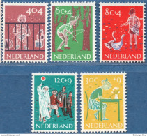 Netherlands 1959 Child Hood 5 Values MNH 2110.2605 Box, Hunting, Feeding Ducks, Witing At Table - Autres & Non Classés