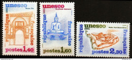 France Service Unesco 1981 3 Val MNH Gate At Fez (Maroc), Boeddha At Sukhotai (Thailand), St Elmo (Malkta) - Monumenti