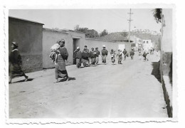 Guatemala Groupe D'indiennes En Promenade Dans Un Village 1947 - 8 X 5,5 Cm - America