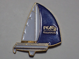 Pin's Marine Bateau Voilier , PFA Assurances - Banques