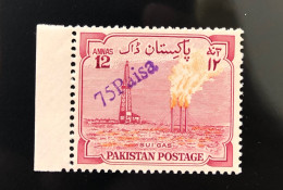 Pakistan Sui Gas Field Oil Derrick Petroleum 1960 Decimal Hand Surcharge - Usines & Industries