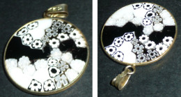 Rare Ancien Pendentif En Argent Vermeil Et Verre, Silver, Millefiori Noir Et Blanc, Murano - Hangers