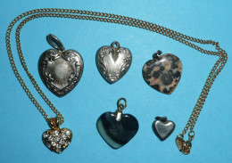 Lot Bijoux Forme De Coeur Pendentifs Pierre Métal Argenté Et Doré Avec Brillants - Colgantes