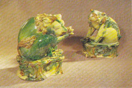 AK 181435 CHINA - Tang Dynasty Tricolor Pottery Lions - Chine