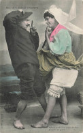 COUPLE - Prends Garde Aux Coups De Vent Je Veille Au Grain - Colorisé - Carte Postale Ancienne - Couples