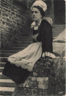 FOLKLORE - Personnage - Jeune Fille De Bannalec (Finistère) - Carte Postale Ancienne - Personen