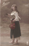 FANTAISIE - Femme - Jeune Femme Avec Un Baluchon Et Un Instrument De Musique - Mignon - Carte Postale Ancienne - Women