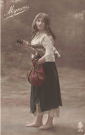 FANTAISIE - Femme - Jeune Femme Avec Un Baluchon Et Un Instrument De Musique - Mignon - Carte Postale Ancienne - Frauen