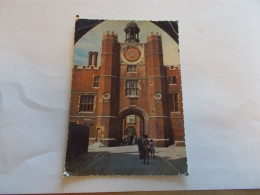 THE ASTRONOMICAL CLOCK HAMPTON COURT  LONDON   ( ENGLAND ANGLETERRE )  VUE ANIMEES 2 TIMBRES QUEEN 1955 - Hampton Court