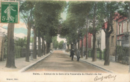 Stains * Avenue De La Gare Et Passerelle De La Ligne Du Chemin De Fer - Stains