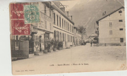 Saint Michel   73  Carte Timbrée Circulé  La Place De La Gare  Et Rue Animée-et Hotel De La Gare - Saint Michel De Maurienne