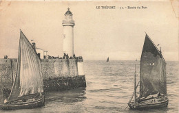 Le Tréport * Entrée Du Port * Le Phare , Lighthouse - Le Treport